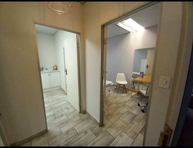 330M² OFFICE TO LET IN BRYANSTON